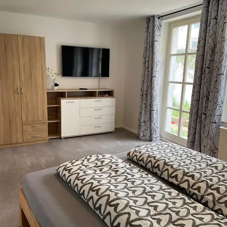 Grosse Moderne Ferienwohnung, Ruhige Innenstadtlage Apartment *