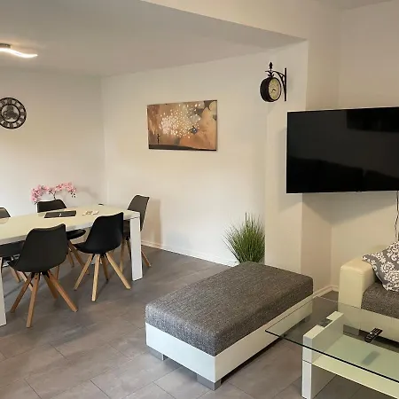 Apartment Grosse Moderne Ferienwohnung, Ruhige Innenstadtlage *