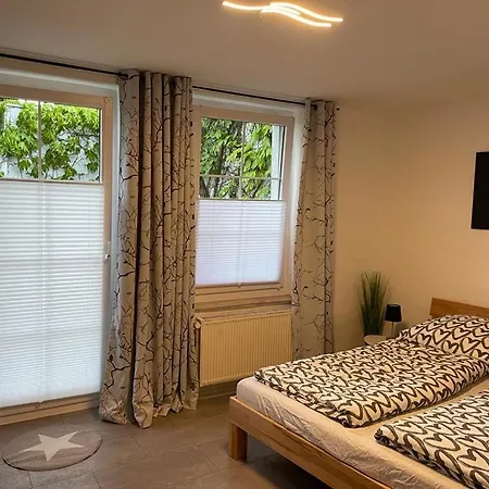 Grosse Moderne Ferienwohnung, Ruhige Innenstadtlage Apartment *